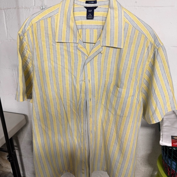 short sleeve Gap activewear shirt....yellow with blue stripes.  XXL - Picture 1 of 3